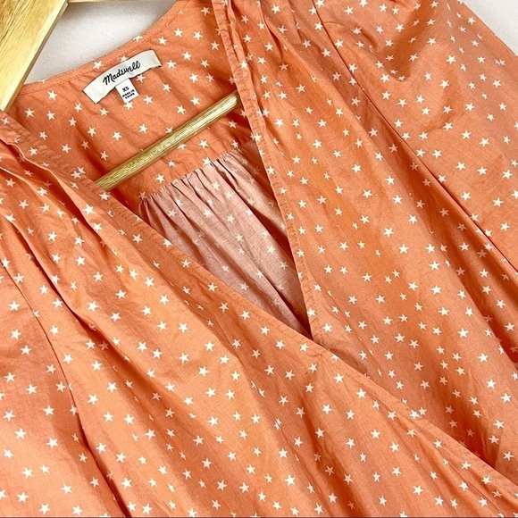 Madewell‎ Wrap Top in Star Scatter Coral - Picture 6 of 6